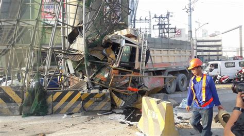 1 killed, 2 injured, traffic snarled in Marcos Highway mishap.